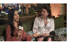 Amanda em entrevista com a Nelorista Mônica Marchett durante o Nelore Kado