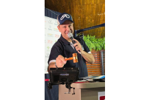 No comando do martelo: Luciano Pires, leiloeiro