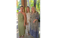 Um registro cheio de carinho — Nágila ao lado das irmãs no leilão Polyana